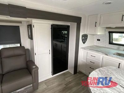 2025 Venture RV Stratus - Photo 10