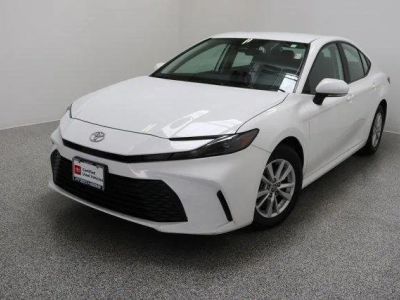 2025 Toyota Camry FWD - Photo 2