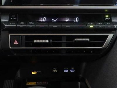 2025 Toyota Camry FWD - Photo 19