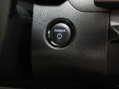 2025 Toyota Camry FWD - Photo 17