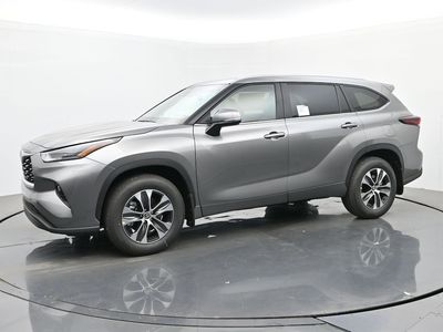 2026 Toyota Highlander - Photo 2
