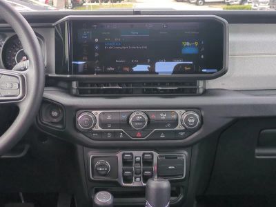 2026 Jeep Gladiator — photo 19 view