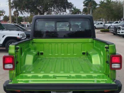 2026 Jeep Gladiator — photo 14 view