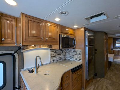 2017 Thor Motor Coach Palazzo - Photo 10