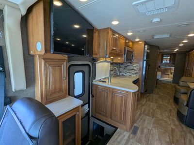 2017 Thor Motor Coach Palazzo - Photo 26