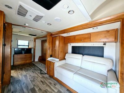 2019 Tiffin Motorhomes Wayfarer - Photo 8