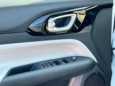 2025 Jeep Compass — photo 17 view