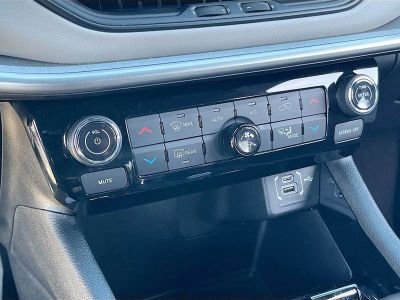 2025 Jeep Compass — photo 15 view