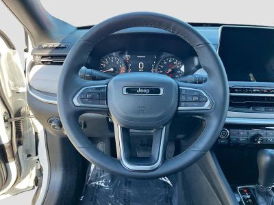 2025 Jeep Compass — photo 11 view