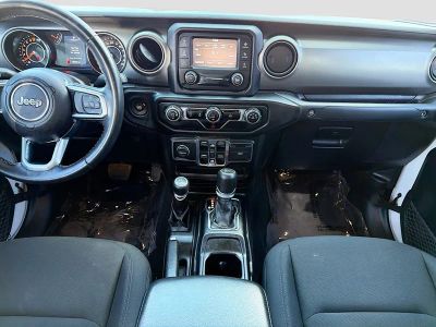 2020 Jeep Gladiator — photo 18 view