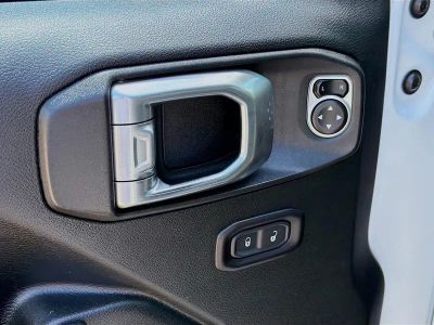 2020 Jeep Gladiator — photo 22 view