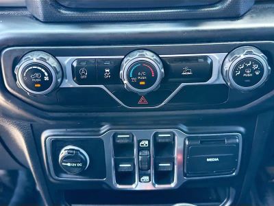 2020 Jeep Gladiator — photo 33 view