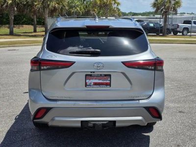 2023 Toyota Highlander - Photo 3