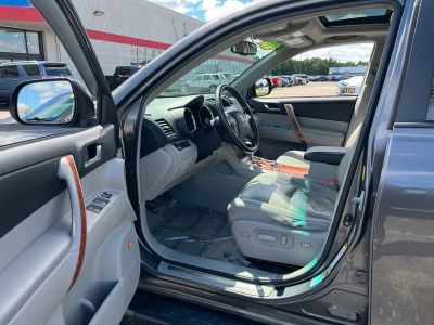 2010 Toyota Highlander — detail view