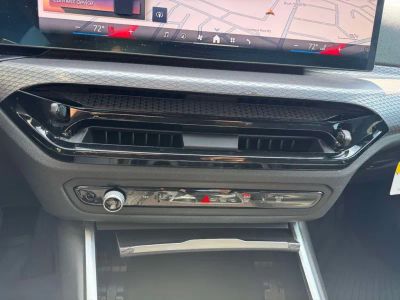 2025 BMW 3 Series — photo 13 view