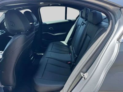 2025 BMW 3 Series — photo 11 view