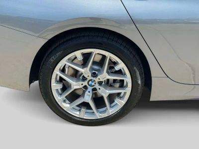 2025 BMW 3 Series — photo 9 view