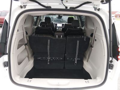 2024 Chrysler Pacifica — photo 11 view