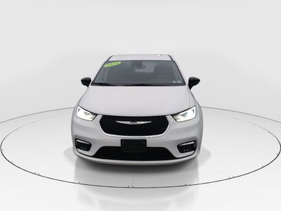 2024 Chrysler Pacifica — side profile view