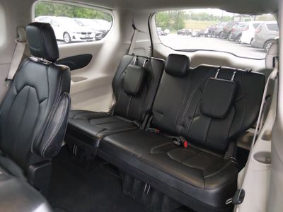 2024 Chrysler Pacifica — photo 17 view