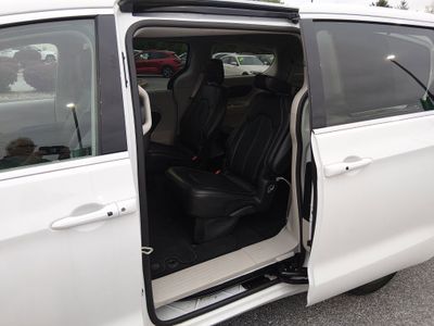 2024 Chrysler Pacifica — photo 21 view