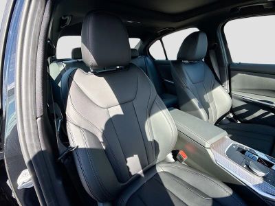2026 BMW 3 Series — photo 15 view