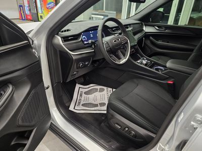 2025 Jeep Grand Cherokee - Photo 14