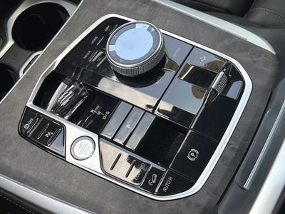 2023 BMW X7 — photo 36 view