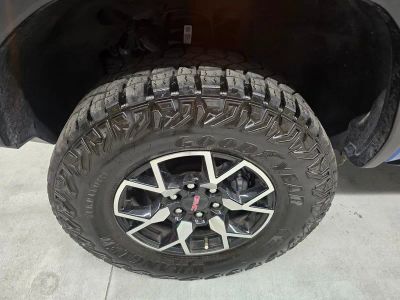 2024 GMC Canyon — photo 12 view