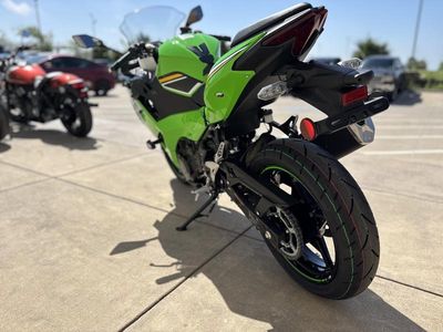 2025 Kawasaki Ninja 500 SE ABS - Photo 4
