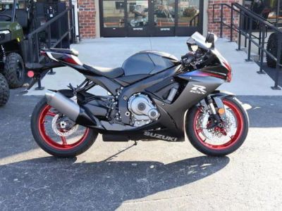 2026 Suzuki GSX-R600 — front three-quarter view