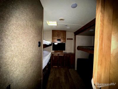 2018 Forest River Rockwood Signature Ultra Lite — photo 8 view