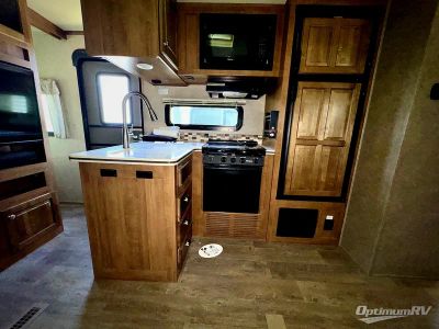 2018 Forest River Rockwood Signature Ultra Lite — interior view