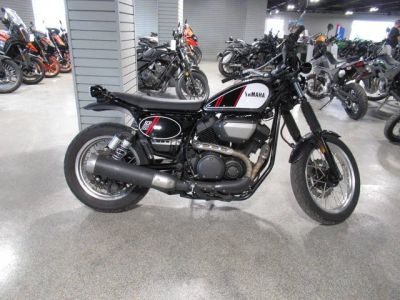 2017 Yamaha SCR950 — front three-quarter view