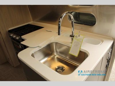 2025 Airstream Globetrotter - Photo 25