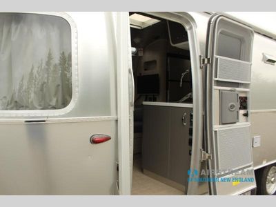 2025 Airstream Globetrotter - Photo 12
