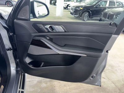 2026 BMW X7 — photo 9 view