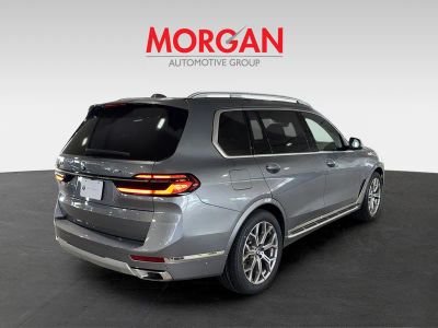 2026 BMW X7 — photo 8 view