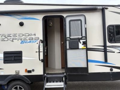 2017 Coachmen Freedom Express Blast - Photo 5