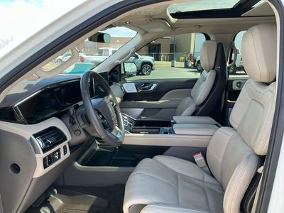 2023 Lincoln Navigator L — photo 9 view