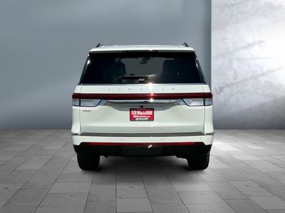 2023 Lincoln Navigator L — detail view
