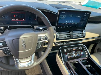 2023 Lincoln Navigator L — photo 14 view