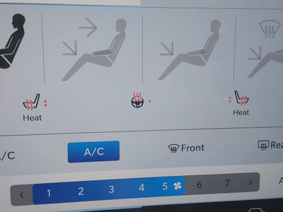 2023 Chrysler Pacifica — photo 18 view