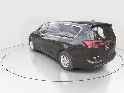 2023 Chrysler Pacifica — detail view