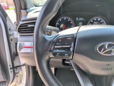 2020 Hyundai Veloster - Photo 16