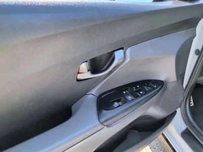 2020 Hyundai Veloster - Photo 13