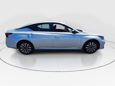 2024 Nissan Altima — photo 8 view