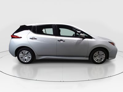2023 Nissan LEAF - Photo 8