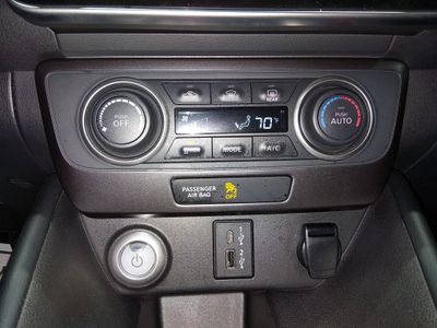 2023 Nissan LEAF - Photo 18