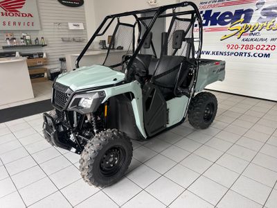 2026 Honda Pioneer 520 - Photo 2